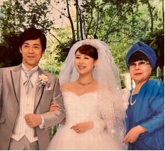 安めぐみ「ウェディングドレスのデザインをしていただきました」桂由美さん追悼