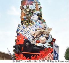 勇壮な&ldquo;スター・ウォーズ山笠&rdquo;博多を駆ける