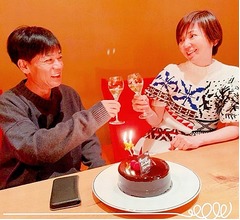 「家族がお祝いしてくれて」渡辺満里奈が54歳に、夫・名倉潤との夫婦ショット披露