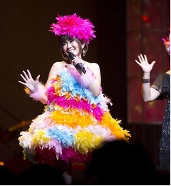 松本伊代が一夜限りの同窓会、30周年記念コンサートにヒロミも登場。