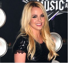 ブリトニー、口パク疑惑に「本当に腹立つ」