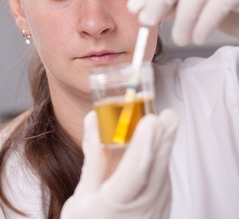 顔の角質除去に&ldquo;自分のおしっこ&rdquo;塗る美容法