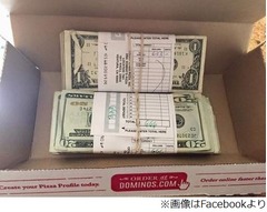ピザ注文したら大金が届いた、きちんと返金の男性にピザ1年分贈呈。
