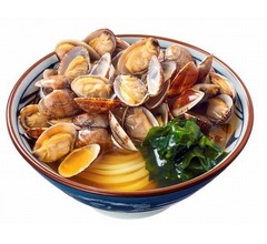 丸亀製麺、麺が隠れるほどの「あさりうどん」