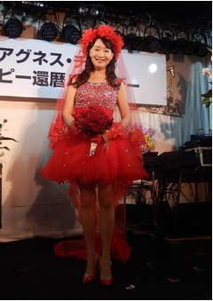 アグネス・チャンが美脚を披露、60歳誕生日迎え&ldquo;還暦アイドル&rdquo;宣言。