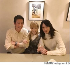 神田沙也加が結婚報告、父・夫と3ショット