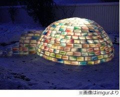 色鮮やかな&ldquo;氷のかまくら&rdquo;、150時間かけたカップルの力作が話題に。