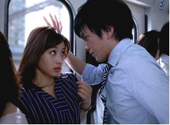 壁ドンに石原さとみ「近っ！」、「フレア フレグランス」新CM開始。