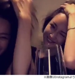 紗栄子が中村アンものまね披露、2人並んで&ldquo;ダブルかきあげ&rdquo;状態。