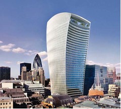 ビルの&ldquo;殺人光線&rdquo;で車溶ける、過去にも米ホテルで反射光が問題に。