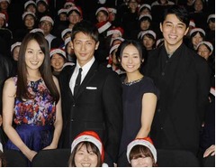 玉木宏のツッコミに会場大爆笑、&ldquo;人にぶつかる&rarr;恋&rdquo;宣言の高梨臨に。