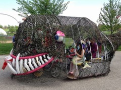 【写真】チキチキ？個性的な山車レース、8時間耐久で伝統の街駆け抜ける。