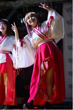 巫女衣装の9nineに海外ファン大興奮