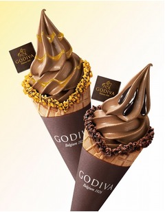 「ゴディバ ソフト」に夏トッピング、バナナソース＆マンゴークランチ。