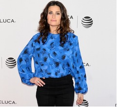 「アナ雪」エルサ役のイディナ・メンゼル婚約