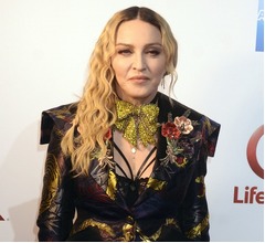 2パック、マドンナとの別れは「白人だから」