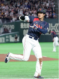 ポーズを見せる大谷　野球