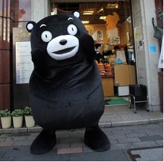 くまモンが&ldquo;赤いほっぺ&rdquo;紛失、「普通の熊」になり激しく落ち込む。