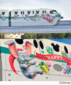 ディズニーモノレールのXmas版、サンタクロース帽ダンボが初登場。