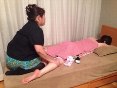 &ldquo;育乳&rdquo;合宿でおっぱい大きく、セルフマッサージ法や育乳料理教室など。