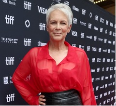 オスカー7冠「エブエブ」で助演女優賞、米女優が若い頃の整形手術を後悔