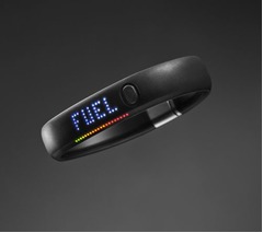 ナイキが活動量記録するバンド、新単位&ldquo;NikeFuel&rdquo;の数値をLED表示。