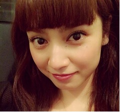 平愛梨が「妹と同じ」前髪パッツンに