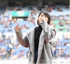 家入レオが4万2000人を前に&ldquo;応援歌&rdquo;熱唱