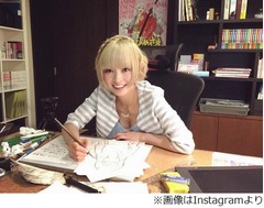 最上もがのナイスな谷間に興奮、「重版出来！」オフショットに反響。