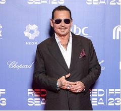 ジョニー・デップ、&ldquo;メガネが似合う有名人&rdquo;の頂点に