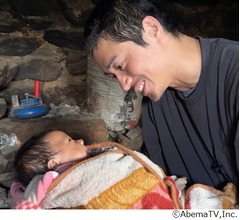 「うちの子も今5か月」赤ちゃんあやす東出昌大に「父の顔だ」「でっくん優しい顔」の声