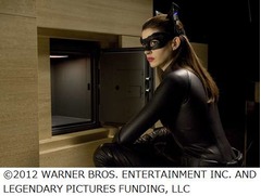 猫耳の最新キャットウーマン、&ldquo;完璧ボディ&rdquo;の新ビジュアル解禁。