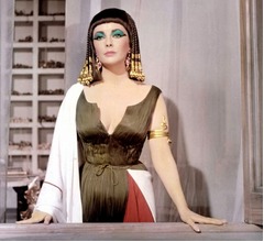 最近発見の&ldquo;奇妙なトンネル&rdquo;クレオパトラの墓に続く道か