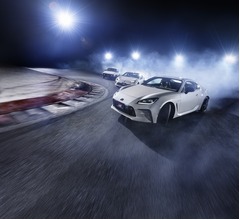 迫力すごい&ldquo;歴代86 3車種のドリフト&times;最高難度ドローン&rdquo;CM