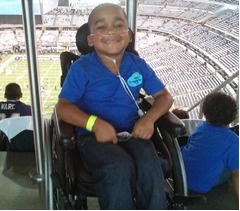 健康体なのに13回も手術された少年、母が強要