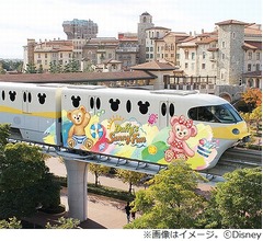 &ldquo;水着のダッフィー&rdquo;モノレール走る