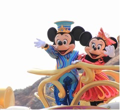 ディズニーシーでTDR35周年を記念した水上ショー