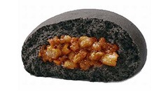 井村屋がイカスミまんを復刻、1994年発売時の見た目をそのままに。