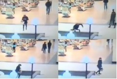 ケータイに夢中で噴水にドボン、米ショッピングモールの監視映像が話題に。