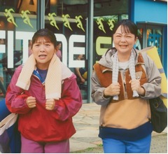 伊藤沙莉＆蛙亭イワクラがCM初共演、マック「とろけるホットパイ」の誘惑にあらがえず