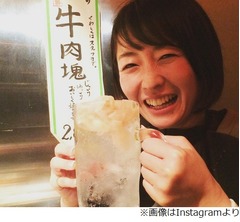 幸せ笑顔の狩野アナとガリサワーと牛肉塊