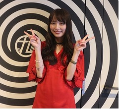 内田理央、好物の&ldquo;肉&rdquo;かけファンと争奪戦