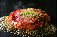 クレームブリュレなお好み焼き、鉄板でパリパリの硬いカラメル層実現。