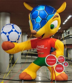 日本はW杯の&ldquo;死の組&rdquo;免れる、グループリーグ組み合わせ抽選会。