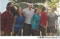 &ldquo;遊ぶ犬たち&rdquo;人が表現したら、ドッグランに集う多様な性格の面々。