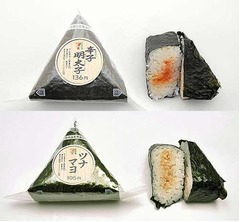 コンビニ初「振り塩」おにぎり、セブンが&ldquo;お母さんのおにぎり&rdquo;再現。