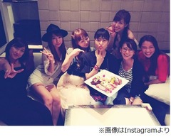 大島優子が2期メン集合を報告、満面の笑み浮かべる姿にファンも喜ぶ。