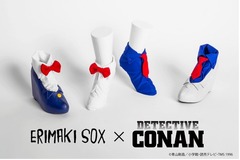 足もとに現れるコナンとキッド、キャライメージのソックス＆パンプス。