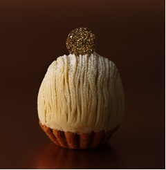 2000円のスーパーモンブラン、ローストアーモンドミルクを隠し味に。