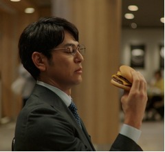&ldquo;夜マック店長&rdquo;妻夫木聡、2025年は&ldquo;客&rdquo;として夜マックではしゃぐ